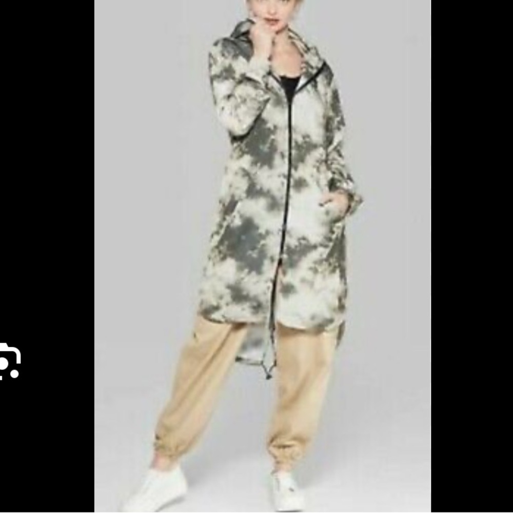 Like new Wild Fable duster length windbreaker jacket.  Tie-dyed print. Size M